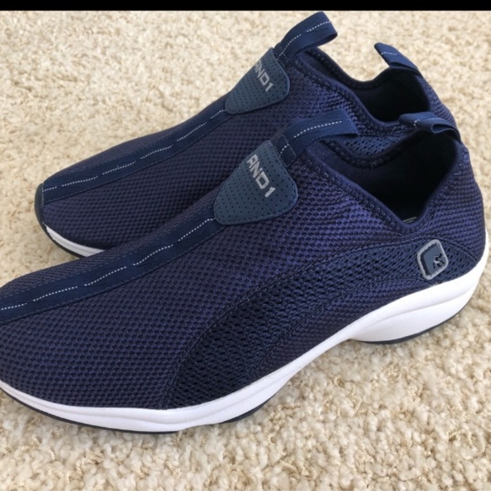 NEW Slip-on Sneakers Boys Girls Soft Navy blue Sneakers Mesh No Tie Slip NWOT